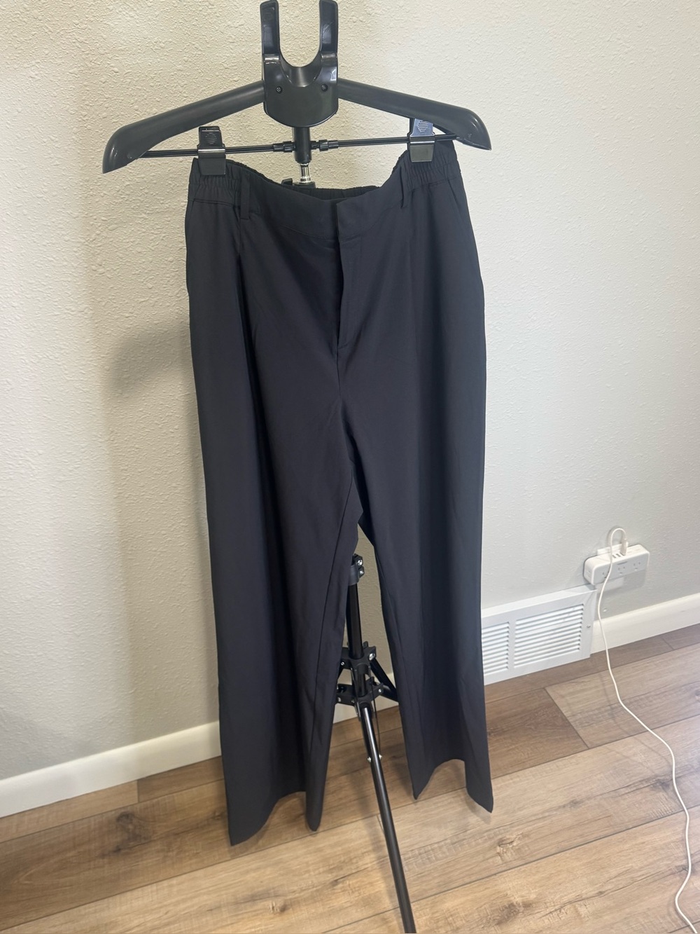 Alo women’s tech trousers